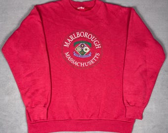 Bluza z okrągłym dekoltem Vintage Marlborough Massachusetts z haftowanym czerwonym herbem XL
