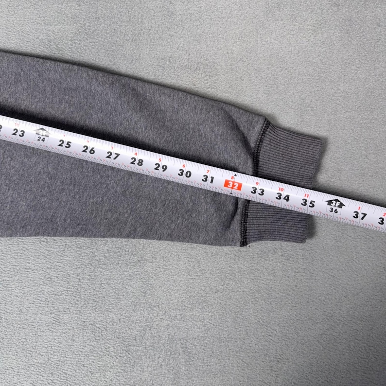 Sudadera con capucha Nike Spellout con logo de arco bordado, color gris jaspeado, talla XL para hombre. imagen 5