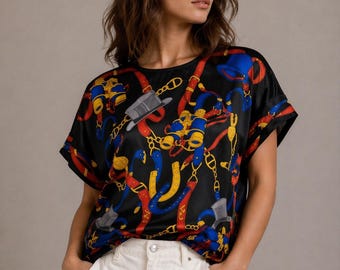 Blusa de seda vintage ESCADA: estampado ecuestre, cadena dorada, camisa con detalle de bocado de caballo (talla 38)