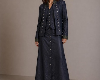 Conjunto de traje de 3 piezas Vintage Sportalm Kitzbuhel: chaqueta, chaleco y falda de estilo militar azul marino.