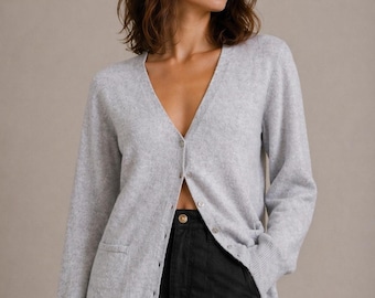 Cárdigan gris de cachemir para mujer, suéter largo con botones delanteros, cárdigan minimalista de punto suave, regalo para ella.