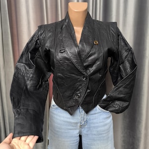 Kurtka skórzana w stylu vintage w kolorze czarnym, rozmiar S | Kurtka z mocną talią z lat 80. ze skóry naturalnej | Minimalistyczny płaszcz z wyrazistym wzorem