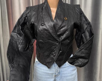Chaqueta corta de cuero negro vintage talla S / Chaqueta de cuero auténtico estilo años 80 con hombreras marcadas / Abrigo minimalista con personalidad
