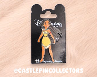 Pin Disney Pocahontas Exclusivo de Disneyland París - Pin de esmalte auténtico de la princesa Disney para coleccionistas - Pocahontas de pie en DLP raro