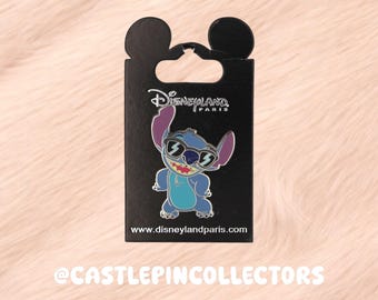 Pin de Stitch de Disney - Exclusivo de Disneyland París - Stitch con gafas de sol - Pin esmaltado de Toy Story Crossover - Disney