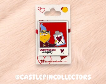 Pin de Roz de Monsters Inc. de Disney - Día de San Valentín otra vez - Exclusivo de Disneyland París - Divertido pin esmaltado anti-San Valentín - Corazón con portapapeles de Roz