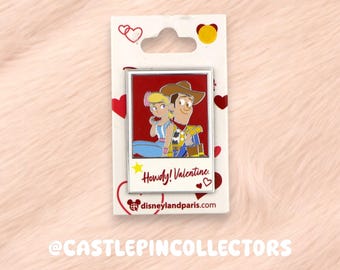 Pin de Disney de Woody y Bo Peep - Howdy Valentine - Exclusivo de Disneyland París - Pin esmaltado de Toy Story Love - Pixar Trading - Estilo Polaroid