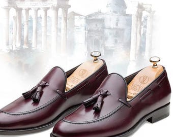 Mocassini da uomo in pelle bordeaux con nappine, realizzati a mano – Scarpe eleganti slip-on di lusso, perfette per occasioni formali.