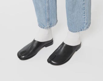 Svarta Tabi-skor i läder | Skor med slitsad tå | Japanskinspirerade skor | Handgjorda minimalistiska designerskor