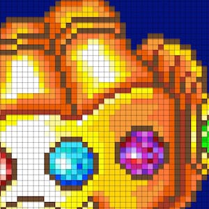 Pode incluir: Obra de arte pixelizada de uma manopla dourada com pedras preciosas coloridas. A manopla é principalmente laranja e amarela, com uma gema azul, roxa, verde e vermelha. O fundo é azul escuro.