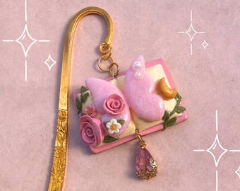 Marcapáginas de hadas caprichosas: mariposa rosa, rosas y luna con dije de cristal