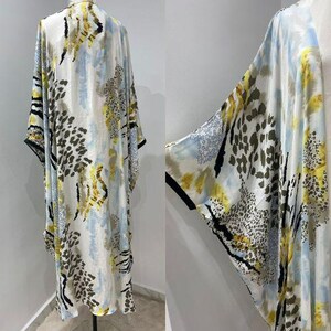 Abstrakt mönstrad kaftanabaya | Lätt kimono med öppen framsida | Strandklänning | Moderate uttalande dammvippor