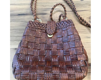 Bolso de mano vintage CEM de cuero tejido tipo cesta con cierre magnético, estilo bohemio de los años 80 y 90.