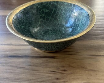 Cuenco japonés vintage pintado a mano con diseño de geisha, piel de cocodrilo verde y borde dorado. Único.