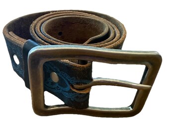 Cinturón de cuero azul repujado estilo western bohemio artesanal de Leather Island Bill Lavin 39