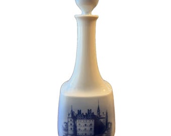 Decantador VGC Royal Copenhagen Dinamarca Azul Blanco con Castillo de Egeskov #4881 Vacío