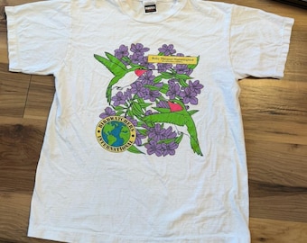 Camiseta vintage de Birdwatchers International con estampado de colibrí garganta rubí, talla L, diseño de naturaleza.