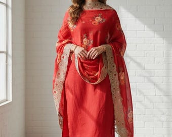 Chal dupatta de diseño con diseño floral rojo