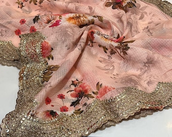 Chal dupatta de diseñador en organza con estampado floral de color rosa empolvado y borde de lentejuelas.