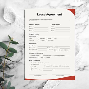 Peut inclure: Un formulaire de contrat de location vierge avec un accent rouge sur fond blanc. Le document comprend des sections pour les informations du bailleur et du locataire, les détails de la propriété, les conditions du bail et les règles. Le texte "Lease Agreement" est en haut.
