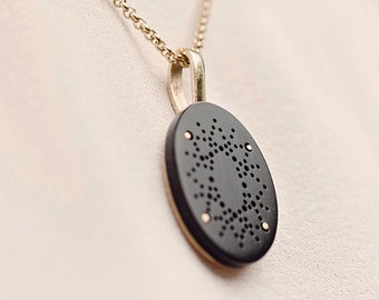 Onyx pendant in goldplated silver, delicate dot necklace, minimalist dot chain, gift for her, round onyx pendant