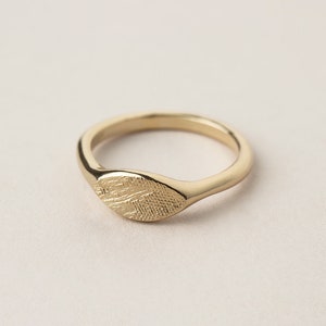 Sustainable signet ring 18k Gold Vermeil, minimalistic signet ring woman, ring gold, delicate engagament ring, gift for her