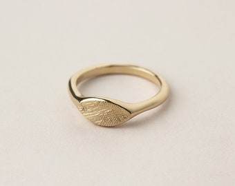 Sustainable signet ring 18k Gold Vermeil, minimalistic signet ring woman, ring gold, delicate engagament ring, gift for her