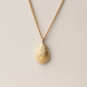Sustainable dropshaped necklace Amia in 18k Gold Vermeil, Pebble necklace in gold, sustainable jewelry, gold necklace, delicate necklace