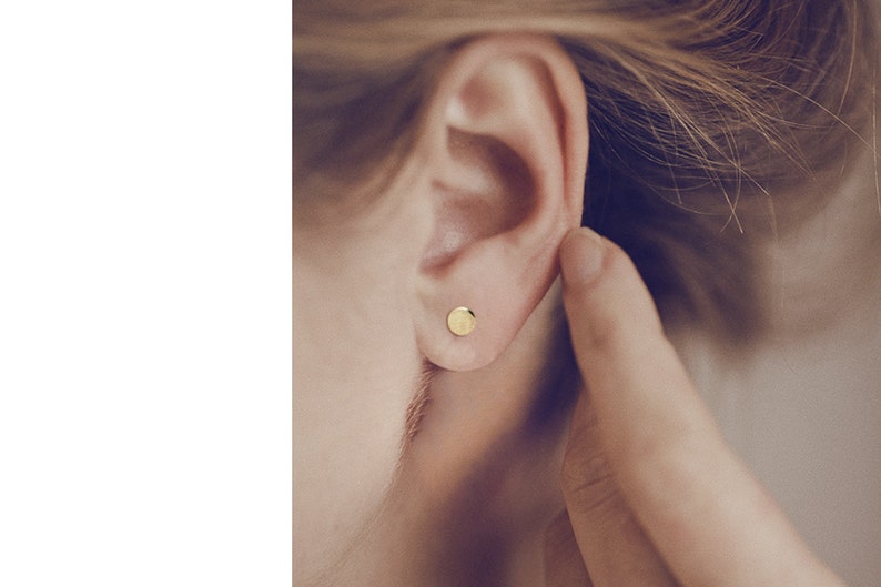 Simple modern dot stud earrings in 14 karat gold, dainty gold circle earrings, minimalist disc earrings, Birthday gift, Bridal jewellery image 2