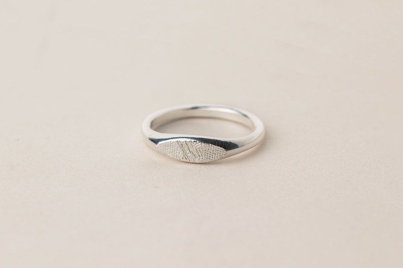 Sustainable signet ring silver, minimalistic signet ring woman, ring silver, delicate engagament ring, gift for her image 3