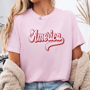 Comfort Colors® Retro America Shirt Vintage Script Patriotic T-Shirt 70s Style USA Tee Red Black Long Sleeve Youth T-Shirt Varsity Holiday