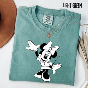 Peut inclure: Ensemble de trois mugs en c&eacute;ramique avec une finition mate et mouchet&eacute;e. Les tasses sont de couleur cr&egrave;me, marron clair et marron fonc&eacute;. Design simple et minimaliste, pour caf&eacute; ou th&eacute;.