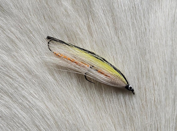 Streamer Fly Fishing Flies. Comes with Trolling Hooks.  . Our Most Popular , Gray Ghost.. Size #4,  Ship From Canada
