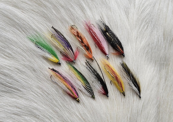 Fly Fishing Flies. Comes with (10) Assorted Streamer Trolling Hooks. Size #6.. #109. Free Shipping From Canada  with tracking number to USA.