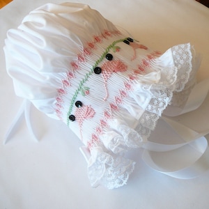 Babymütze. The My Collection 2 Hand Smock Bonnet