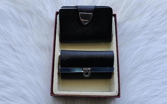 Credit Cards & Key Holder.. Ready to ship.  Beautiful Christmas Gift Idea.