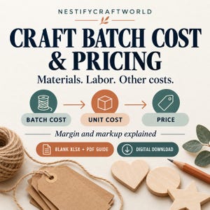 Op de afbeelding: Een digitale gids getiteld CRAFT BATCH COST & PRICING door NESTIFYCRAFTWORLD. Het bevat een stroomdiagram met iconen voor batchkosten, eenheidskosten en prijs, plus tekst over materialen, arbeid en marge. Inclusief een lege XLSX en PDF-gids.