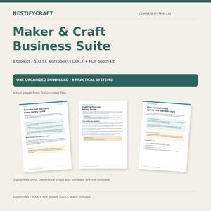 Op de afbeelding: Een digitale zakelijke suite genaamd Nestifycraft Maker & Craft Business Suite, met 6 toolkits, 5 XLSX-werkmappen en DOCX- plus PDF-bestanden. De afbeelding toont drie voorbeeldpagina's met tekst over kosten, inpaklijsten en orderplanning.