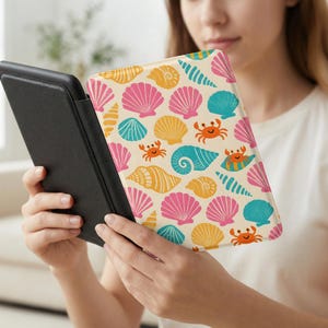 Cute Beach Crab Seashell Kindle Case, Colorful Summer Ocean Theme E-reader Cover, Fun Coastal Aesthetic Kindle Accessories Gift