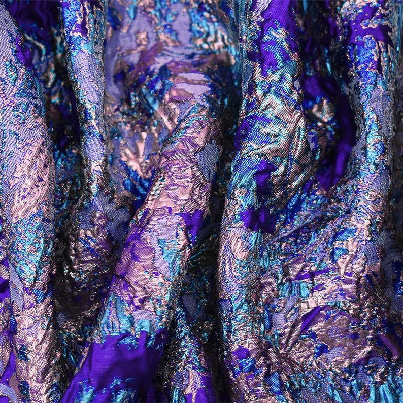 Purple-Pink-Multi Poly Blend Metallic Abstract Matelasse Jacquard Brocade Fabric 画像 1
