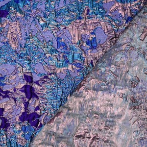 Purple-Pink-Multi Poly Blend Metallic Abstract Matelasse Jacquard Brocade Fabric 画像 2