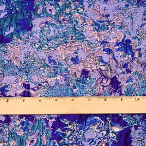 Purple-Pink-Multi Poly Blend Metallic Abstract Matelasse Jacquard Brocade Fabric 画像 5