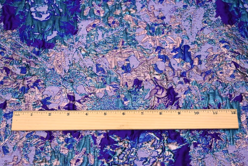 Purple-Pink-Multi Poly Blend Metallic Abstract Matelasse Jacquard Brocade Fabric 画像 5