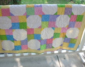 Baby quilt in bright pastels