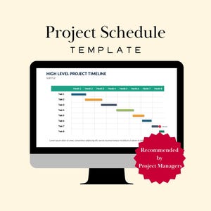 Puede incluir: Un monitor de computadora muestra una plantilla de programación de proyectos. La pantalla muestra una línea de tiempo del proyecto de alto nivel con tareas y un cronograma mensual. El texto "Project Schedule Template" está en la parte superior, con una insignia roja que dice "Recommended by Project Managers."