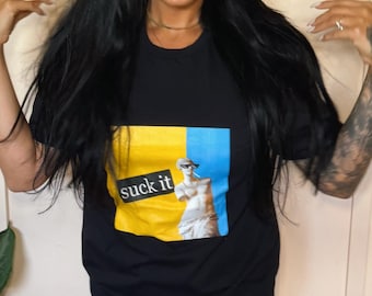 Venus Statue with suck it Retro Block Art T-Shirt | Pop Art Humor