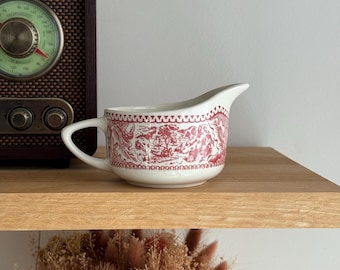 Vintage Milchkännchen aus den 1960er Jahren – Memory Lane Royal China USA – Rot-weißes Steingut-Sahnekännchen, Retro-Steinzeug, rustikaler Cottagecore-Stil