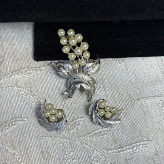 Vintage Crown Trifari Brooch and Earring demi-parure … - Gem