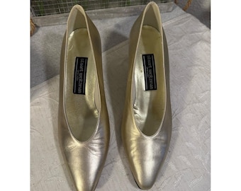 Vintage Stuart Weitzman Gold Metallic Pointed Toe Heels Pumps Spain Size 7 1/2