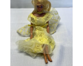 Vintage 1970s Malibu Skipper Doll Mattel Blonde Blue Eyes TNT Body